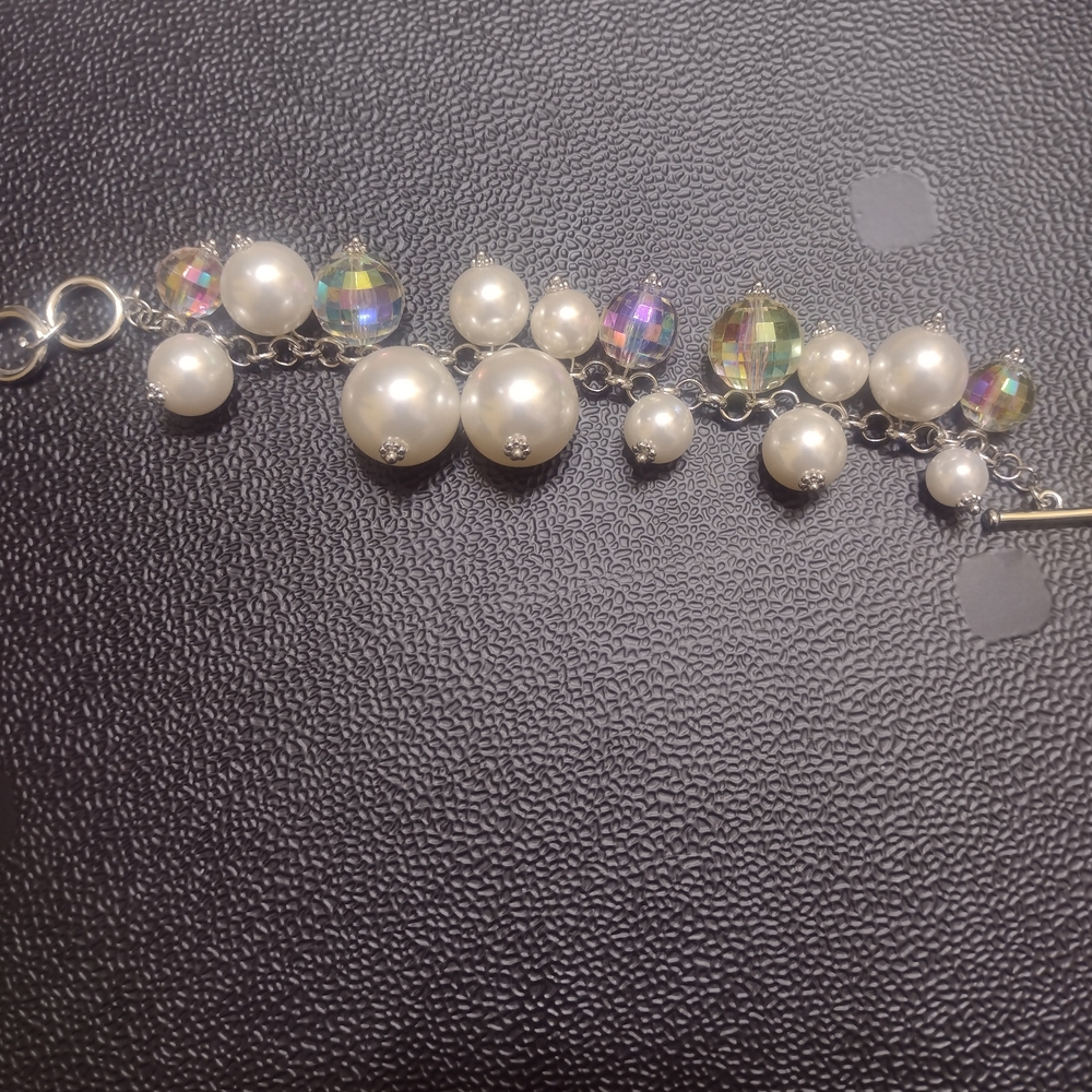 Elegant Silver and Pearl Bracelet